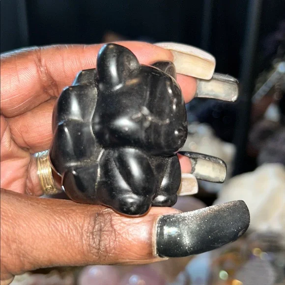 Adorable and Legendary 9-tail Fox in Silver Sheen Obsidian carving - Picture 4 of 5